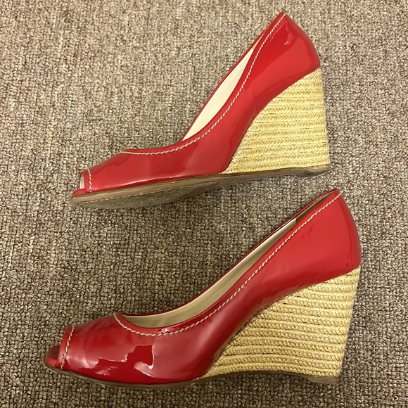 Prada red patent leather wedge shoes size 38.5. - Picture 3 of 6